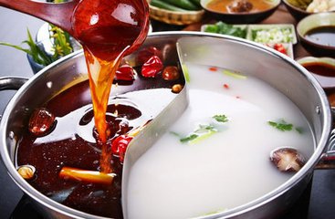 【成都火鍋培訓(xùn)】吃完火鍋后，衣服上有味怎么辦？