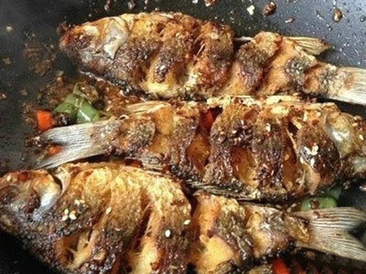 好吃到停不下筷子的香酥烤魚，做法簡(jiǎn)單，少油少鹽，吃起來更健康