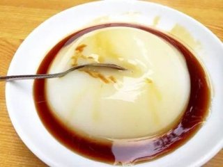 夏季天熱，在家自制特色小吃涼糕，方法簡單