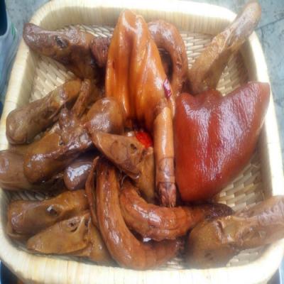 四川現(xiàn)撈鹵菜技術(shù)培訓(xùn)班哪里好？學(xué)員親自動手操作