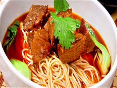四川特色牛肉面食技術(shù)培訓(xùn)哪家專業(yè)？理論與實(shí)踐相結(jié)合