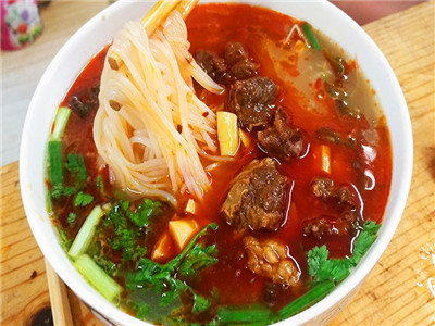  成都川味排骨面食技能訓(xùn)練哪里好？多年的面食經(jīng)驗