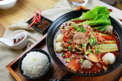 冒菜培訓(xùn)技術(shù)培訓(xùn)哪家強？教你底料的炒制