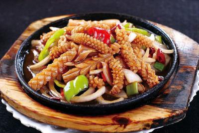 特色小吃鐵板魷魚培訓(xùn)哪里專業(yè)？一年四季都盈利