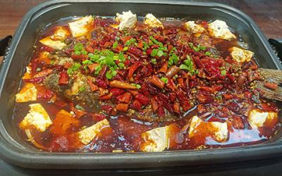 想學(xué)炭火鍋烤魚(yú)技術(shù)哪里有？
