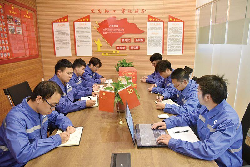 遠(yuǎn)景目標(biāo)催人奮進(jìn) 凝心聚力堅(jiān)韌前行——中國中鐵基層單位學(xué)習(xí)宣貫黨的十九屆五中全會(huì)精神掠影